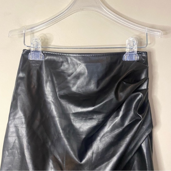 Windsor Black Leather Side Scrunch Open Slit Zipper back Mini Skirt - Picture 7 of 8